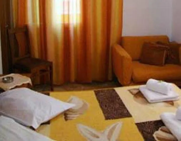 Πανσιόν Bonne Nuit